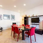 Lungotevere Aventino House