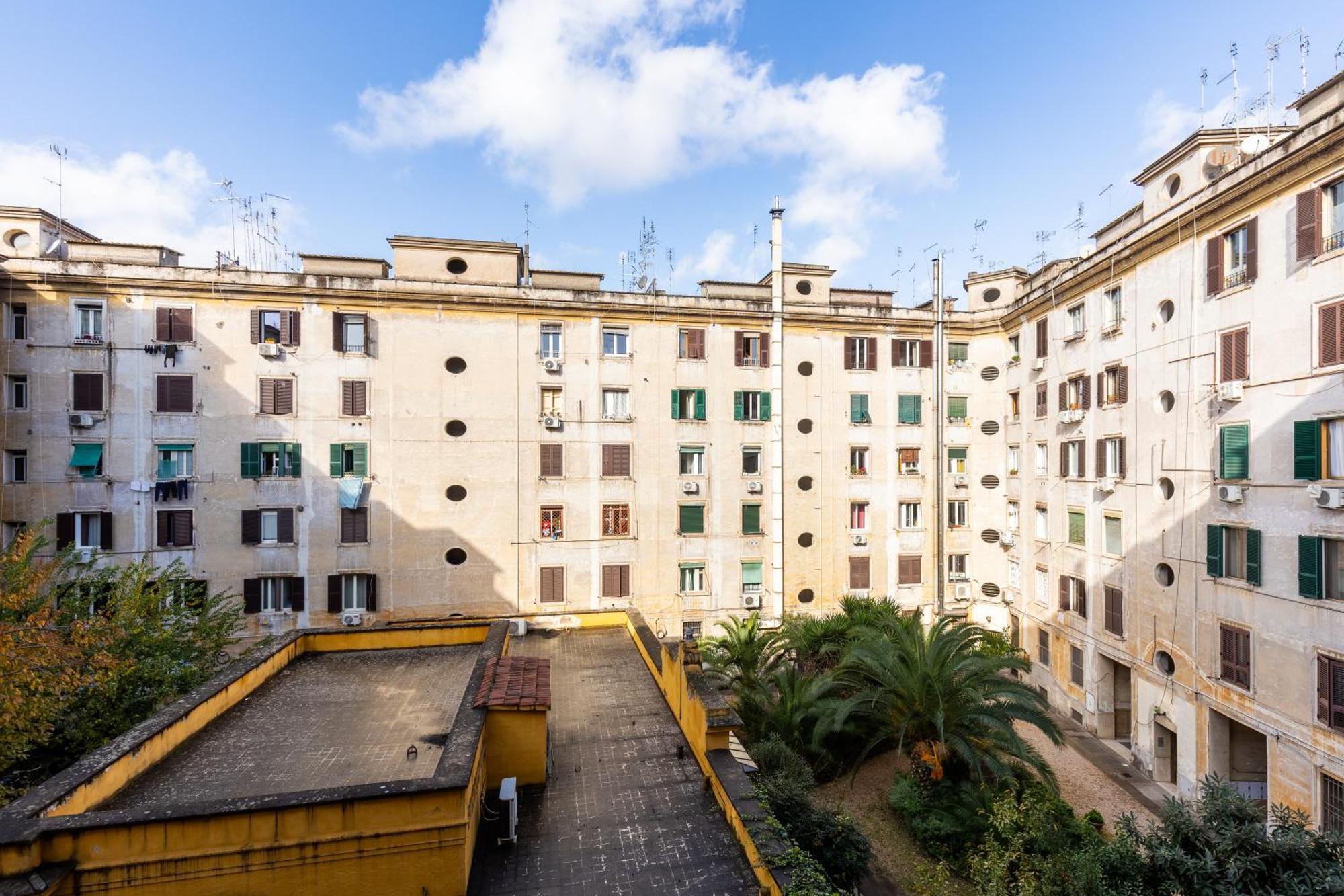Lungotevere Aventino House